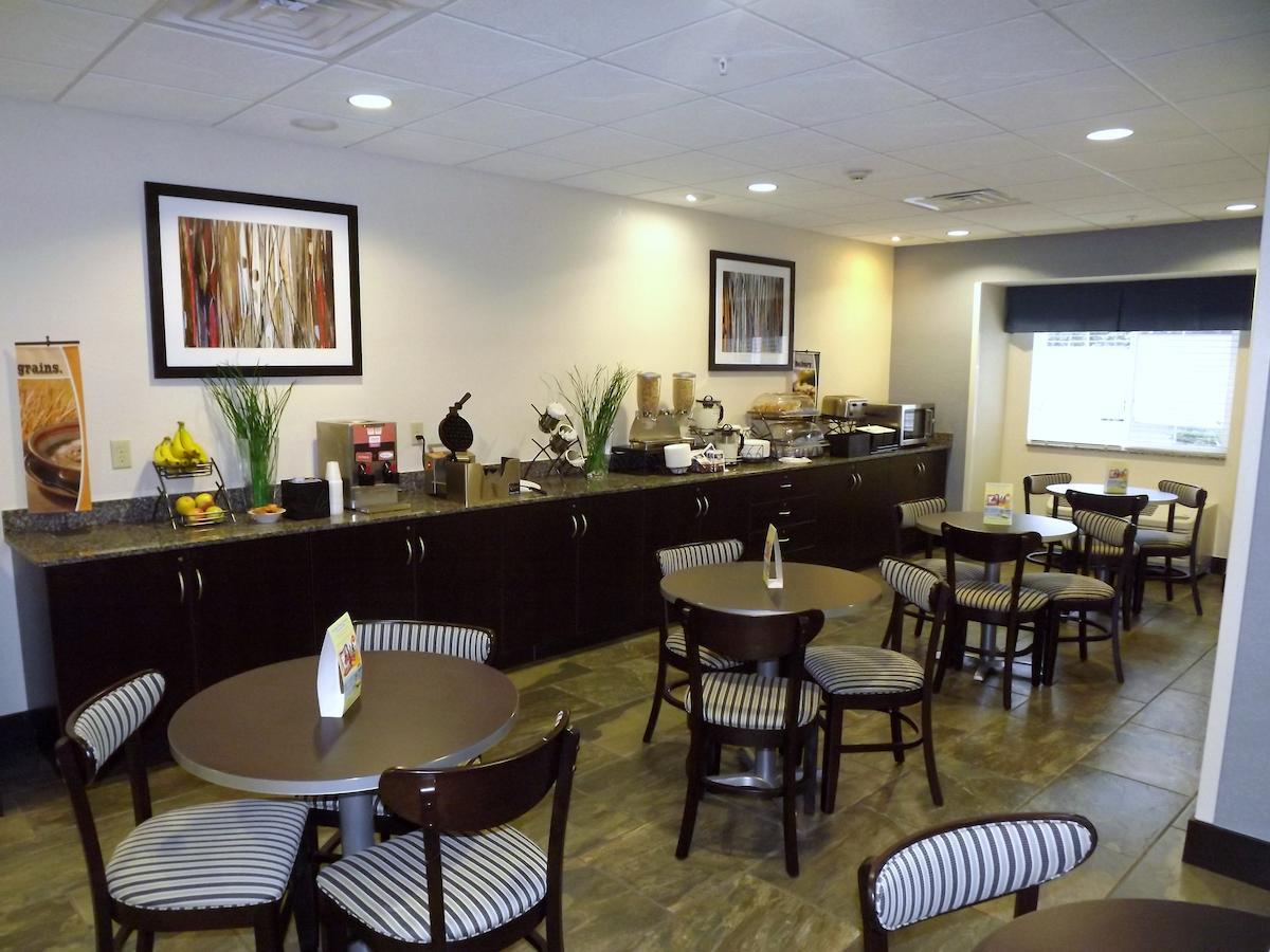 Spark By Hilton Wilkes Barre Bilik gambar